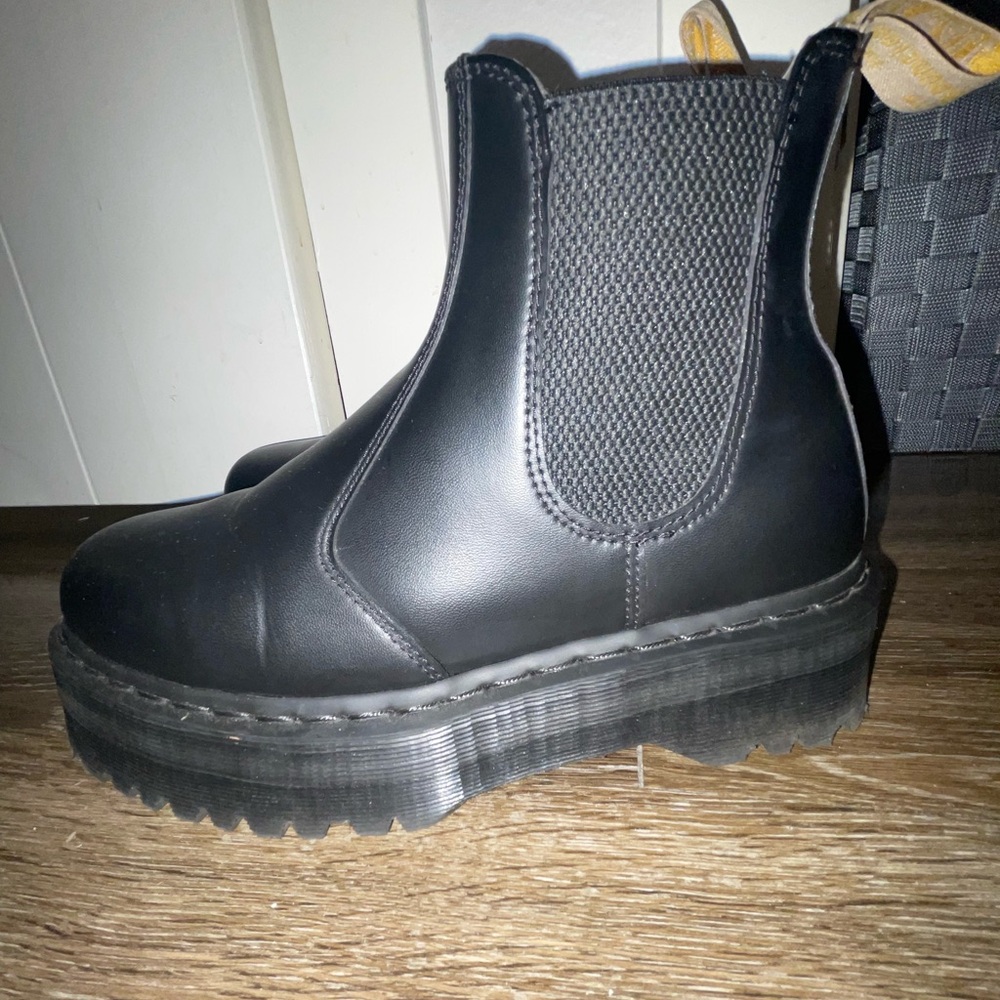 Black Platform Chelsea Boots - Picture 5 of 9